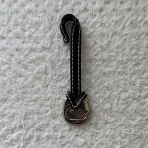 Dooney & Bourke Hang Tag